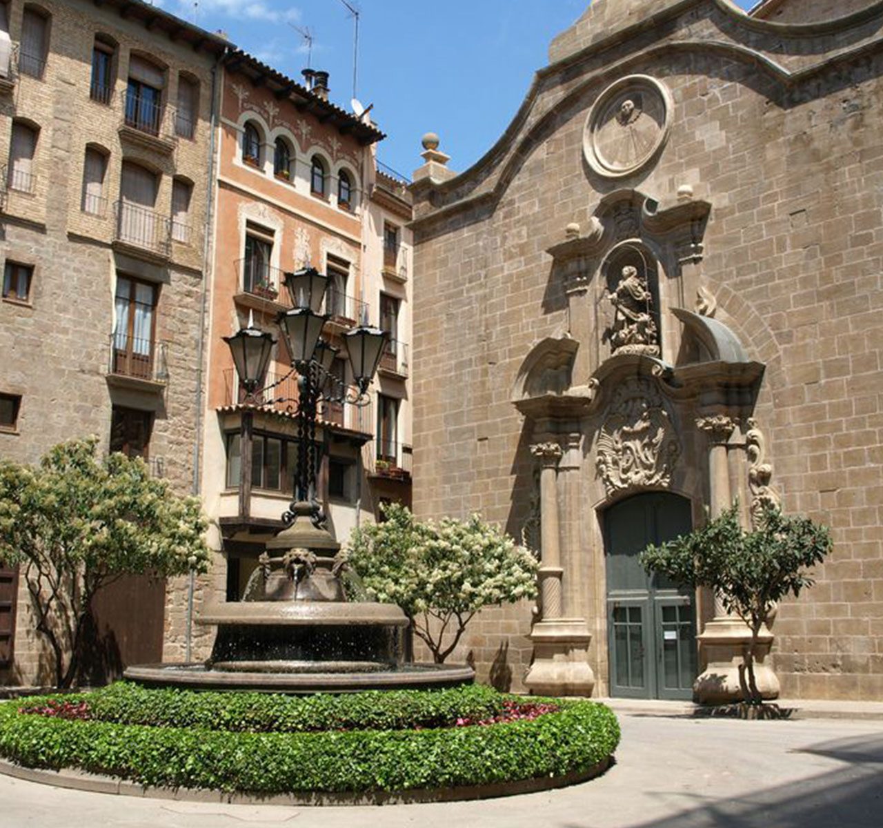 Vista de la Catedral de Solsona des de la plaça Major